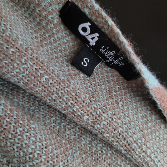 64 sixty five, size small - Aztec pattern - cover up - Picture 3 of 6